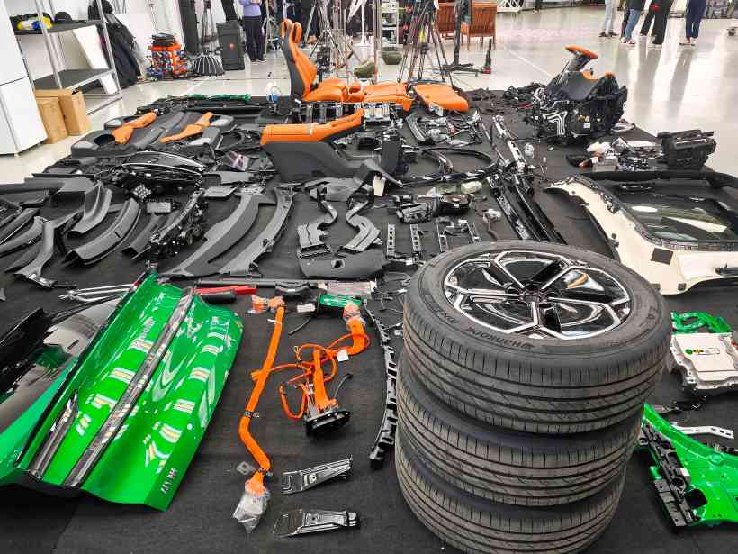 雷军拆车直播回应质疑 小米汽车信任危机再起